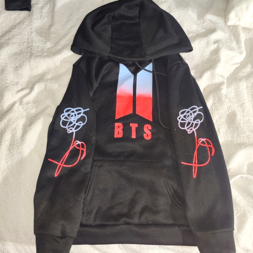 NWOT BTS hoodie large